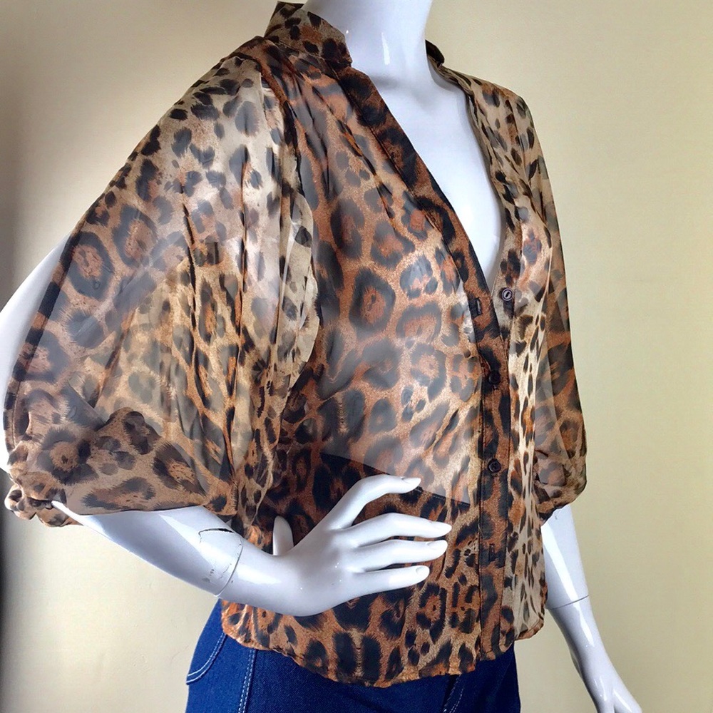 “Nina” Cheetah Split Sleeve Top